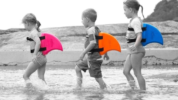 Originele haaienvin maakt leren zwemmen nóg leuker