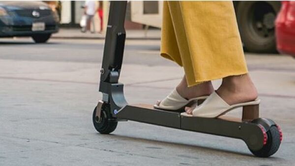 Hyundai presenteert elektrische step met een actieradius van 20 km