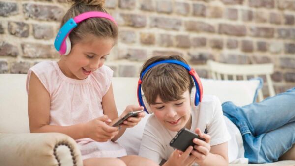 Kleurrijke hoofdtelefoons voor thuis en onderweg