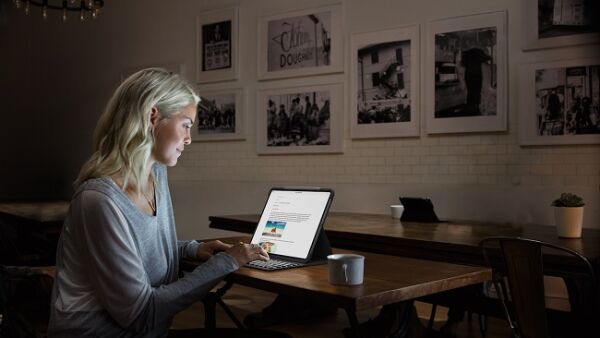 Logitech SLIM FOLIO PRO Transformeert iPad Pro met slechts één klik