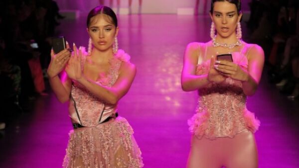 Licht, camera, razr: Blush Gold