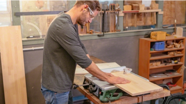 Eenvoudig zagen in huis en tuin voor uiteenlopende klussen