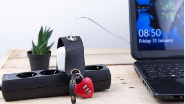 Nieuw product gaat diefstal van telefoon en laptop opladers tegen