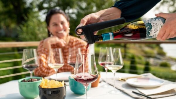 Fles wijn leegschenken of bewaren is nu geen dilemma meer