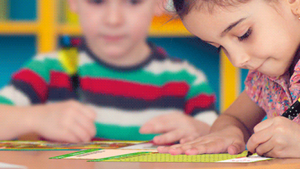 Innovatief speelgoed dat kinderen op spelenderwijs basisvaardigheden leert