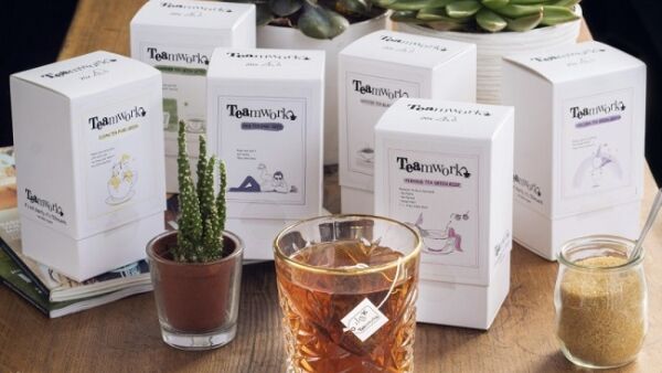 Steek je (piramide) theezakje in de fik!