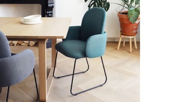 Maak kennis met designstoel DOST: een hug voor je huis