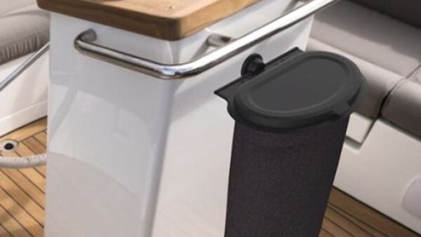 Design afvalzakhouder voor aan boord