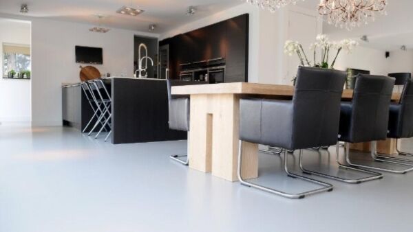 Gietvloer of PVC vloer: wat moet ik kiezen?