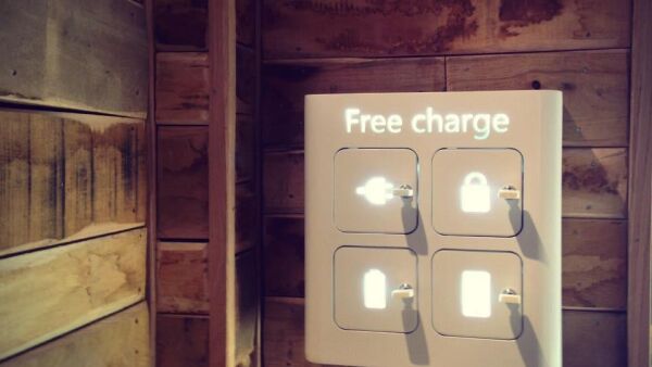 Nieuwe servicetool voor horeca: oplaadstation voor mobiele telefoons