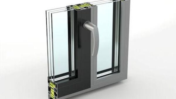 Raam- en deursysteem met hoge isolatiewaarde en verborgen waterafvoer