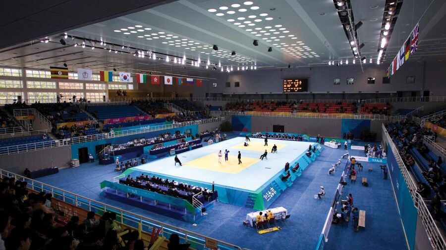 Indoor sporten in een weldaad aan daglicht