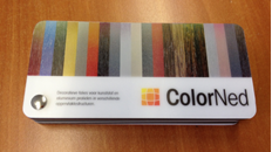 Kleurwaaier met  125 kleuren van kunststof en aluminium profielen