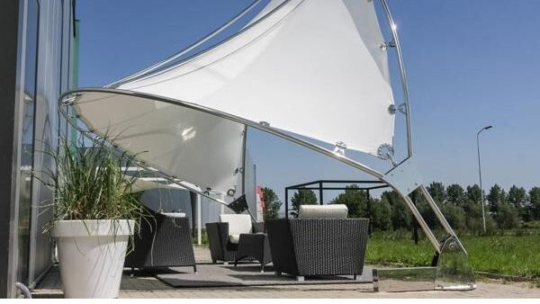 Terrasoverkapping die met de zon en regen kan meedraaien!