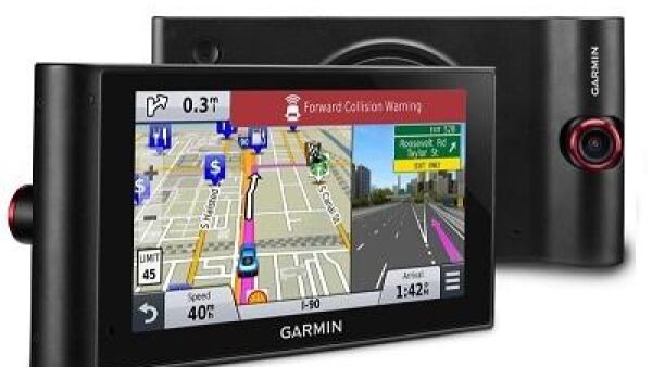 Navigatiesysteem met ingebouwde dashcam die navigeert, waarschuwt en helpt