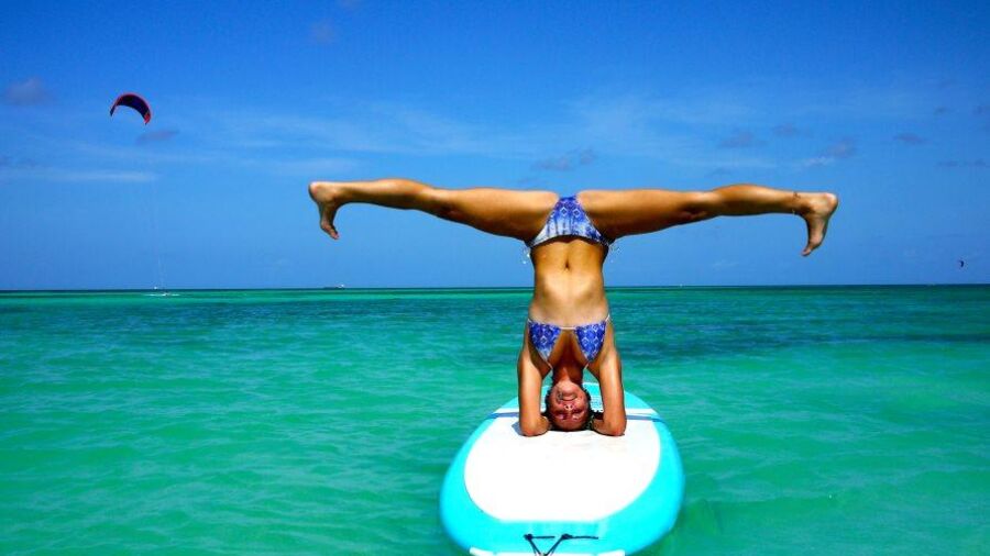 Aruba introduceert nieuwste sporthype Stand-up Paddle Board Yoga