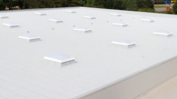 Duurzame, energiebesparende dakbedekking met í¢äåñgroeneí¢äå membranen