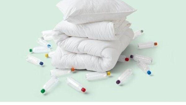 Het rPET dekbed en kussen van HEMA