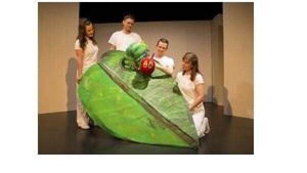 Rupsje Nooitgenoeg komt naar het theater