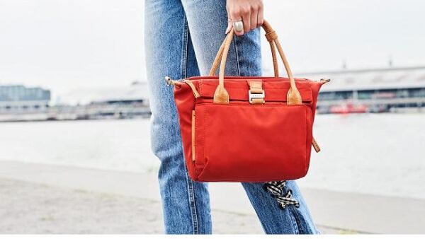 Senz lanceert eerste tassencollectie