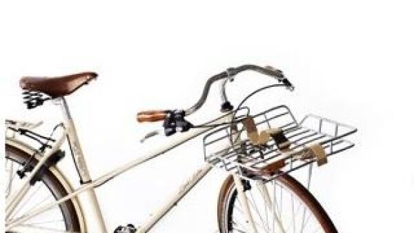 Porteur-cycling: straatbeeld ademt vintage