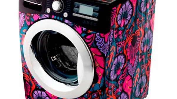 Modeontwerper Giles Deacon ontwerpt wasmachine
