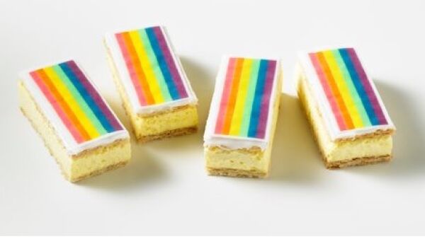 Regenboog tompouce ter ere van Pride Amsterdam