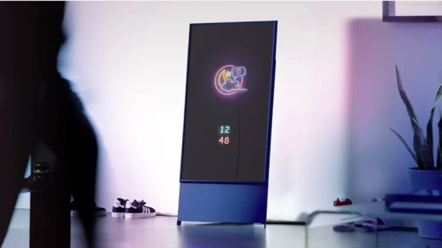 ‘s Werelds eerste roterende TV die ook verticale content toont is nu verkrijgbaar