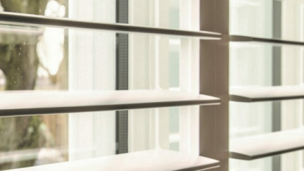 3 x raamdecoratie in de badkamer