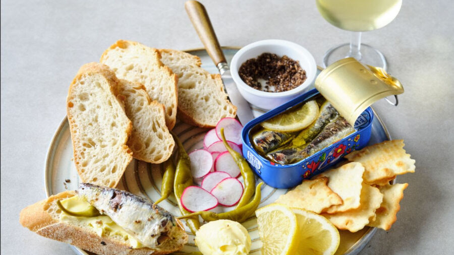 Fish Tales zet Conserveria-lijn in voor zomerse borrelplank