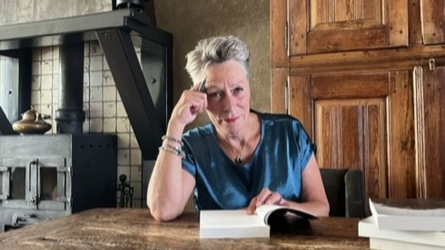 Mariëlle Kramer presenteert haar romandebuut 'Franky – de erfenis van een moeder'
