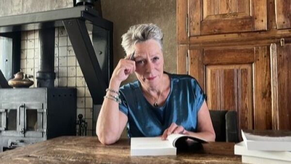 Mariëlle Kramer presenteert haar romandebuut 'Franky – de erfenis van een moeder'