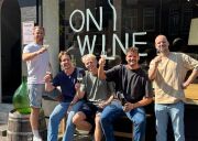 Wijndrinkers financieren eigen wijnwinkel in Amsterdam West