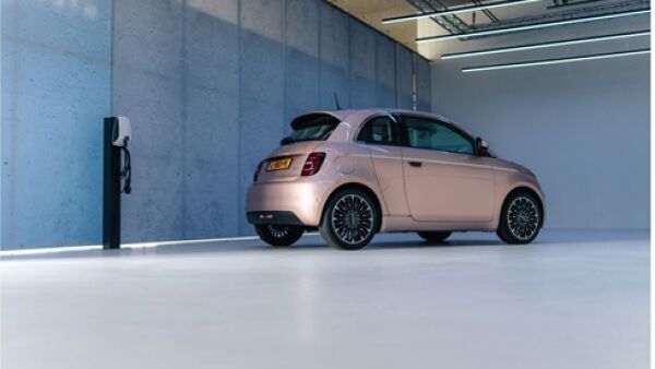 Fiat 500E elektrische auto van het jaar 2022