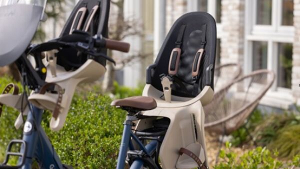 Fietsstoeltjesfabrikant Qibbel introduceert trendy cappuccino kleur