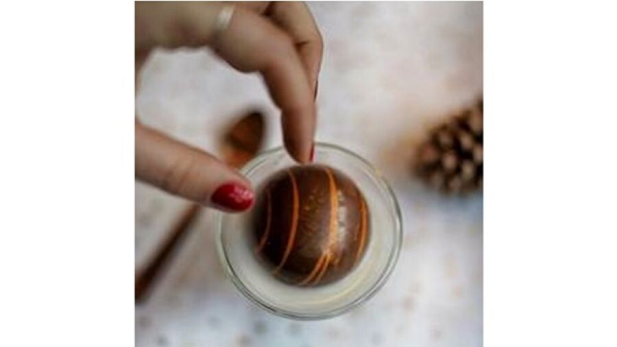 Knal het kerstfeest in met chocolade bommen