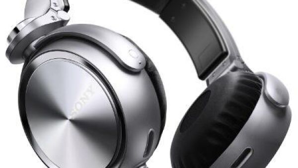Hoofdtelefoon Sony pronkt met stevig basgeluid en ingebouwde mic