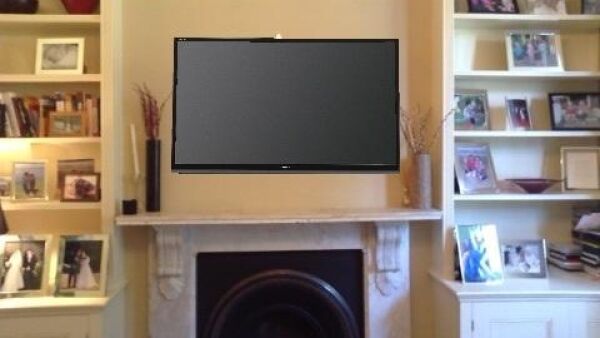 Visualiseer een grootformaat TV in de woonkamer met de Sharp Augmented Reality app