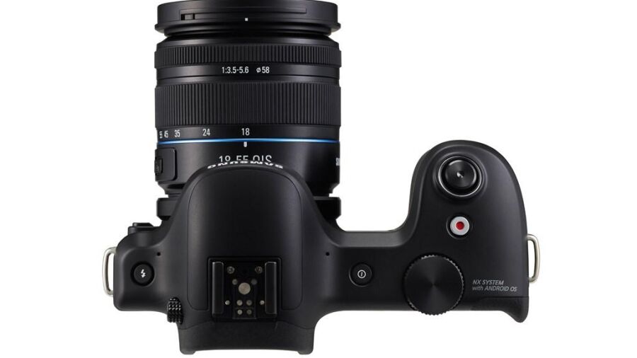 GALAXY NX,  eerste compacte systeemcamera met verwisselbare lens