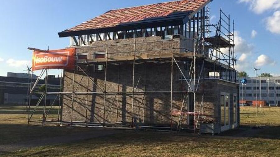 Ultralicht optoppen van woningen met zelfvoorzienend dak