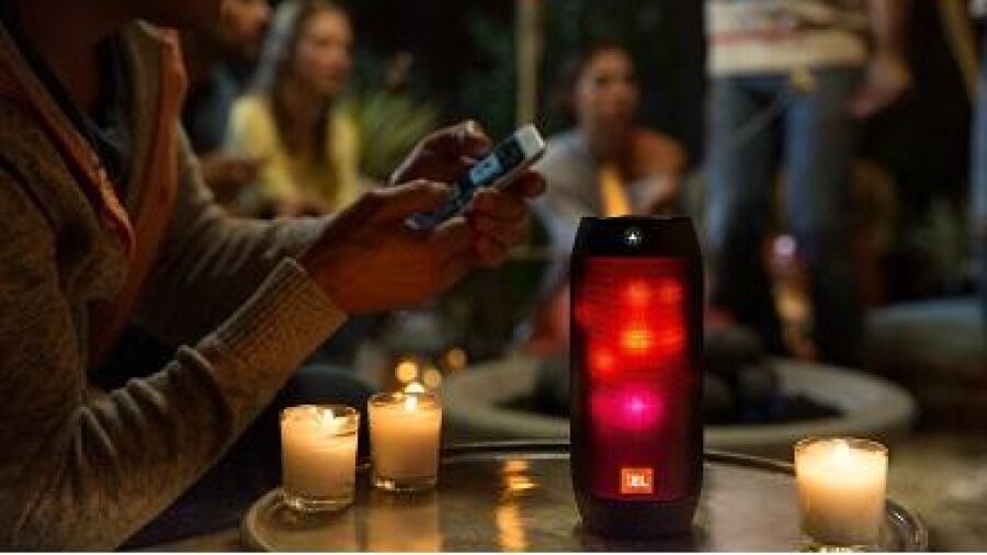 De JBL Pulse 2 geeft muziek kleur