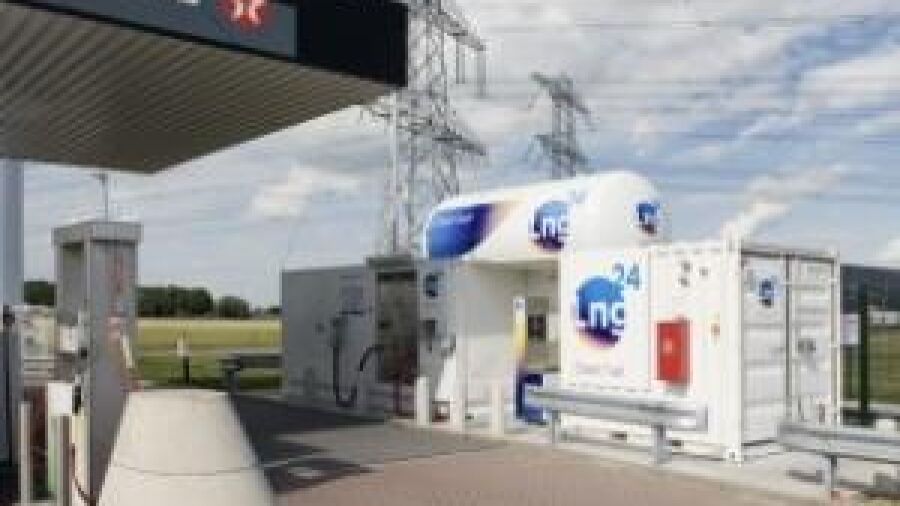 Minister opent eerste openbare LNG-vulstation van Nederland