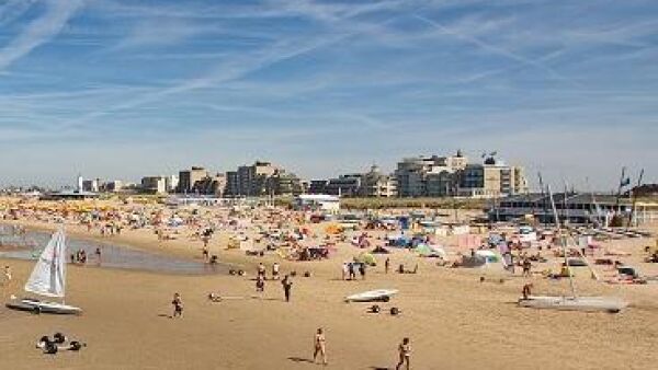 Noordwijk zet extra gratis strandpendeldienst in