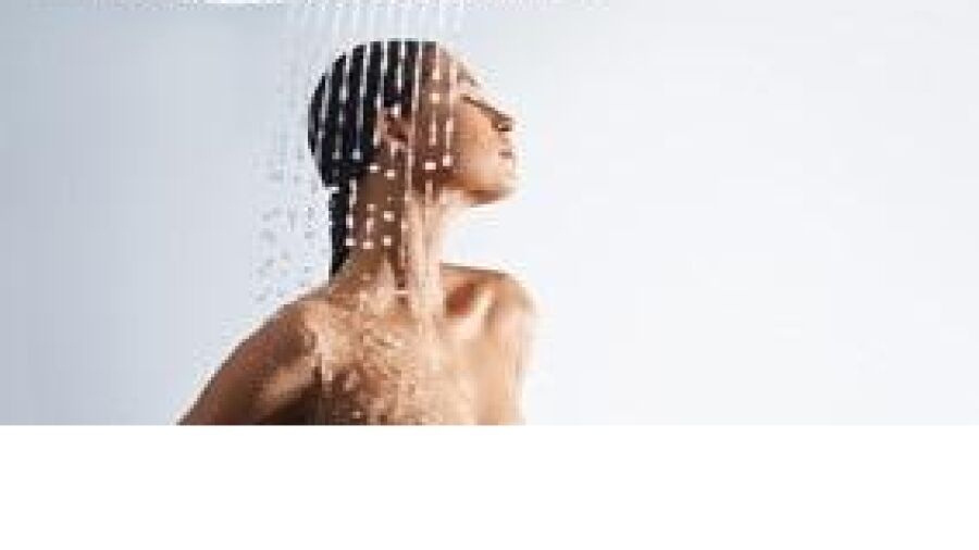 De eerste douche met een glazen straalplaat