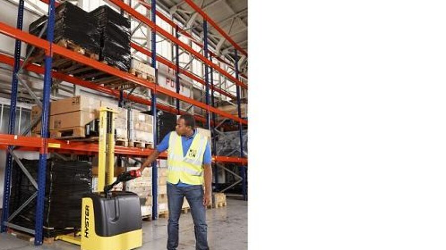 Compacte stapelaar met monomast