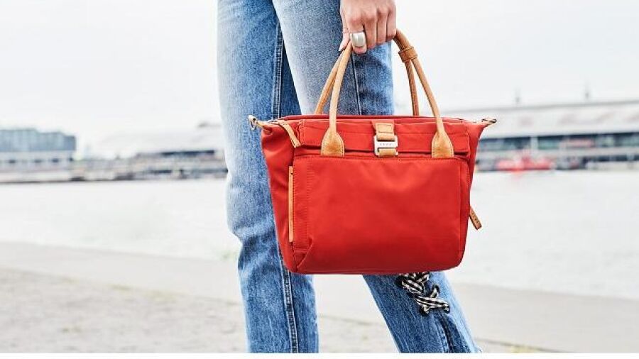 Senz lanceert eerste tassencollectie