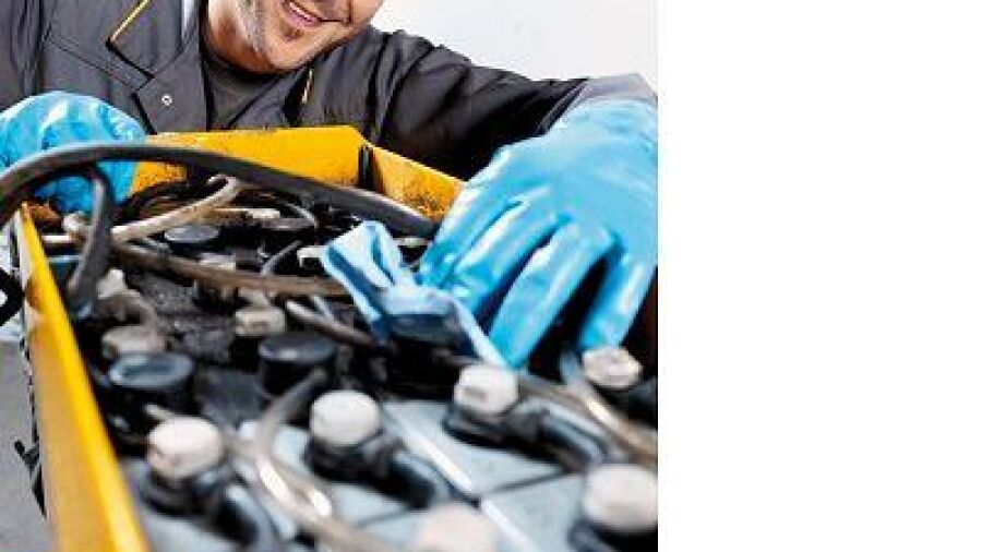 Jungheinrich stapt in batterijservice