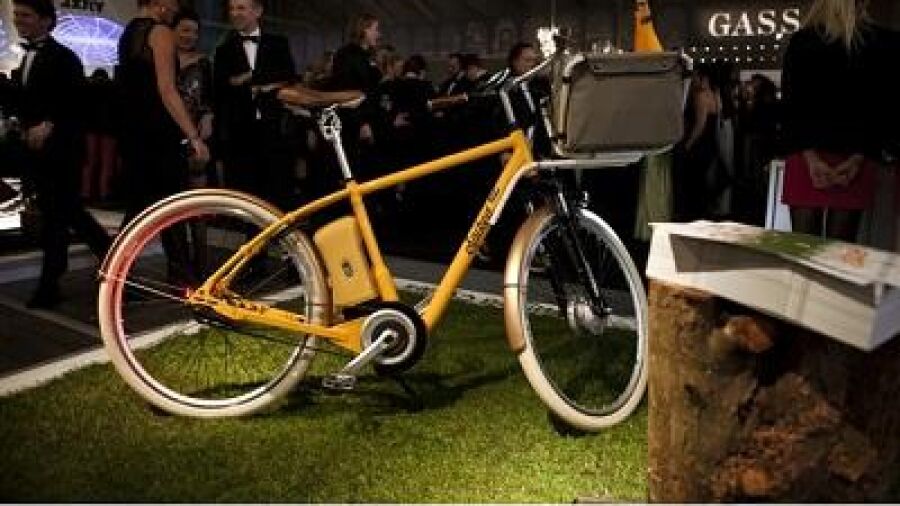 Eigenzinnige luxe fiets in Veuve Cliquot oranje