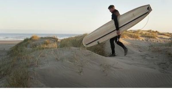 Eerste surfplanken van Hollands hout