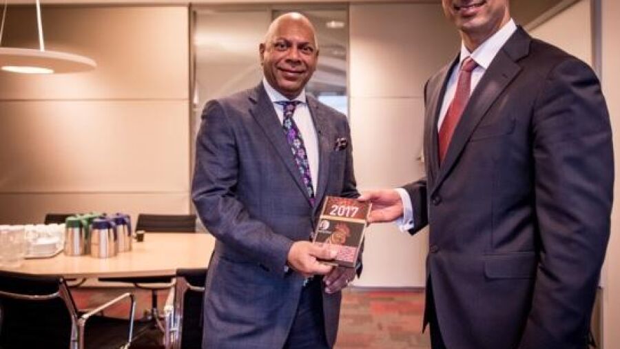 Adjiedj Bakas presenteert boek Trends2017